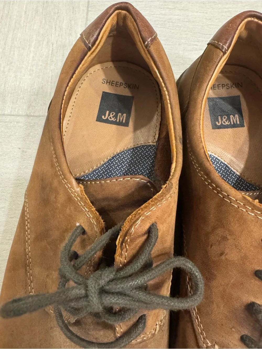 Johnston & Murphy McGuffey Brown Leather w/ Sheepskin Lining & Derby Toe Design